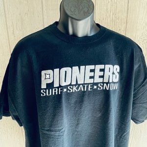 Pioneers Surf Skate Snow Board Shop 2XL T Shirt Northeast East Coast Surfing Tee